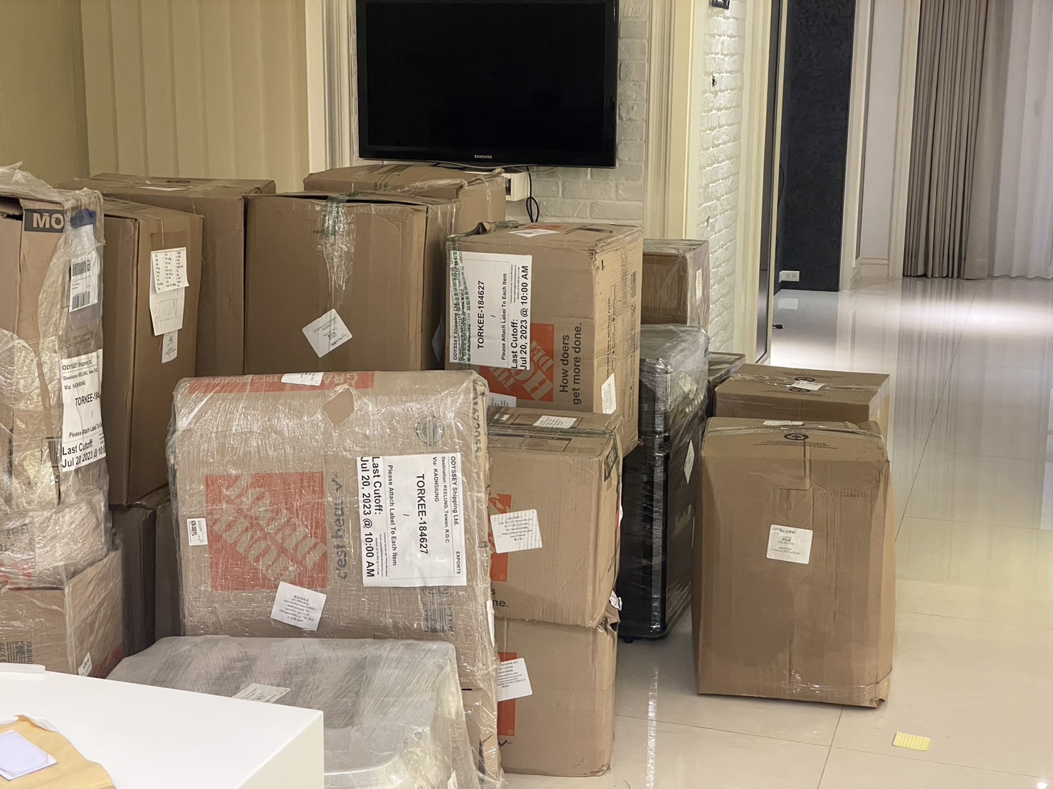 了解 看來您手機沒有成功回報位置<br />
那麻煩您幫我重置SIM卡試試看!🧐<br />
【Android系列】①設定→連接→行動網路→電信業者→選自動選擇②到手機主畫面找到SIM工具箱或 STK 或 任何SIM卡樣式的程式,內有"國曼服務"(或手機直撥➤ 00000 就會自動跳出😌)→重置 SIM卡或 Reactive 字樣→點擊一次(點擊後不會有任何反應，請不要重複點擊喔)→退回桌面→重新開機(⚠️提醒您，雙卡機請把此卡放於卡槽1，卡槽2不要插卡)<br />
